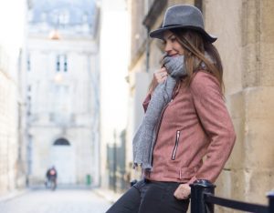 Perfecto rose en daim - blog mode Bordeaux