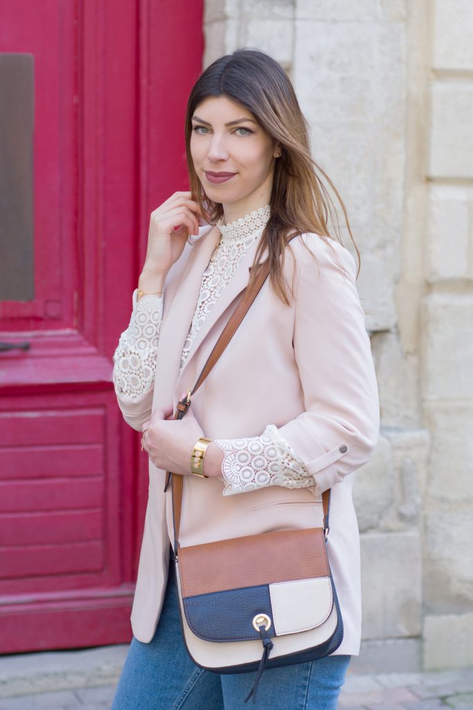 look blazer rose et jean mom