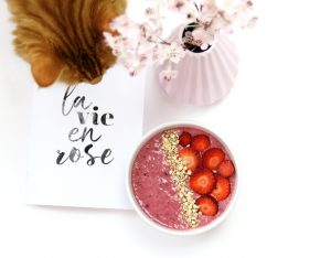 smoothie bowl fraise fruits rouges