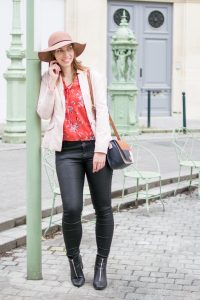 look chic blouse fleuri jean enduit noir