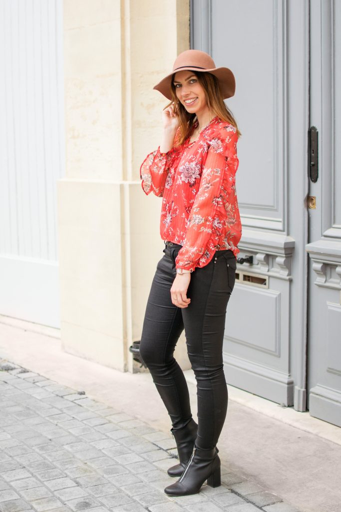 look printemps fleuri volants et capeline