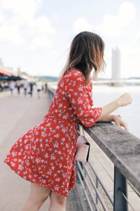 blogueuse mode bordeaux robe a fleurs