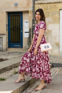 look soirée d'été avec une robe longue floral