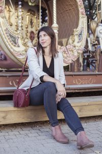 blogueuse look chic bordeaux sac rond