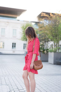 look mode robe fleurie rouge