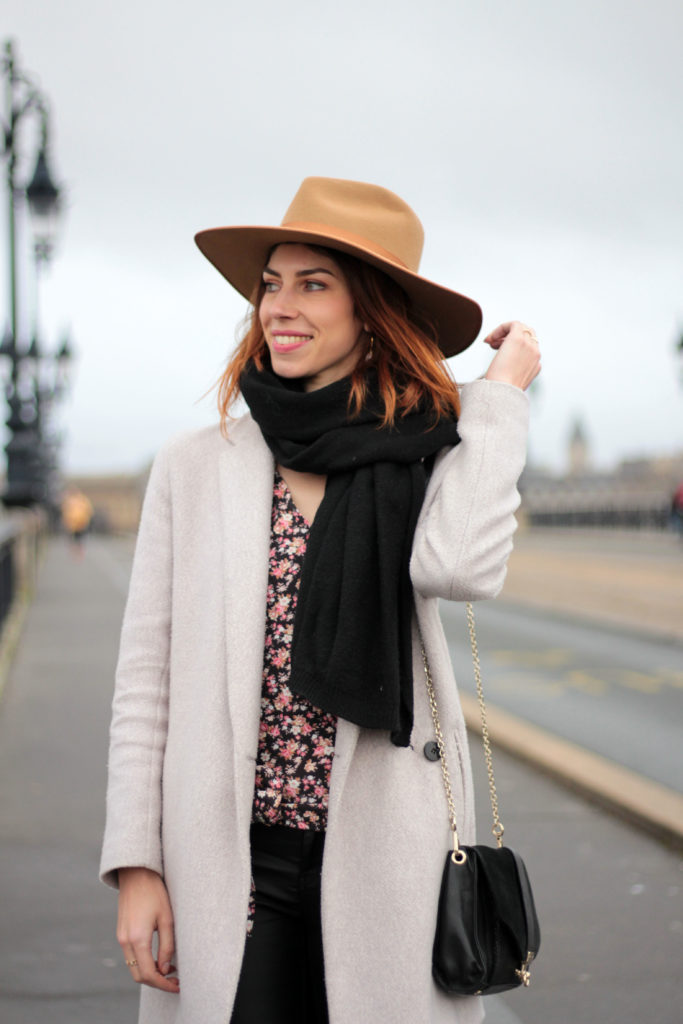 look hiver blouse imprimée fleuri