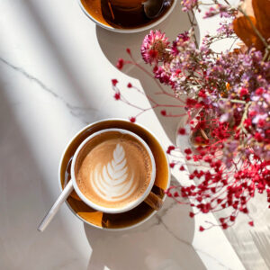 coffee shop bordeaux contrast