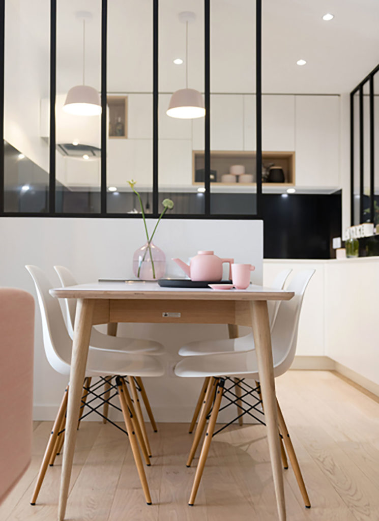 déco petit appartement : verrière séparation cuisine et salon